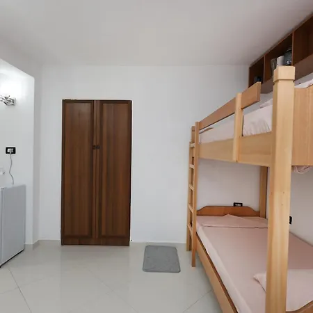 Guesthouse Berati 3* Берат